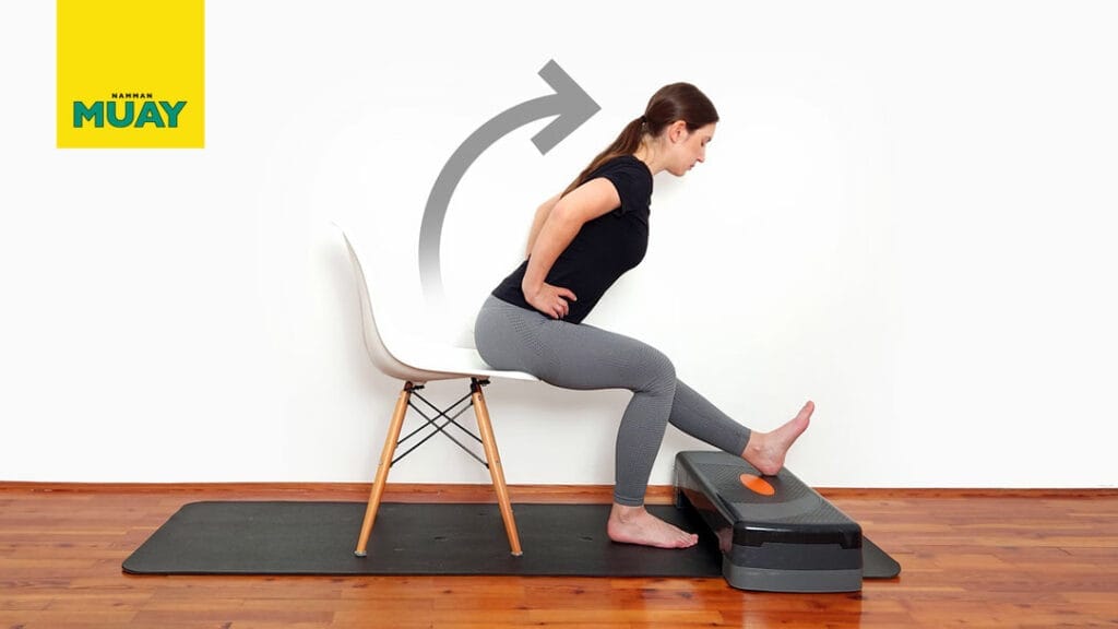 Raztezanje mišic zadnje lože v sedečem položaju