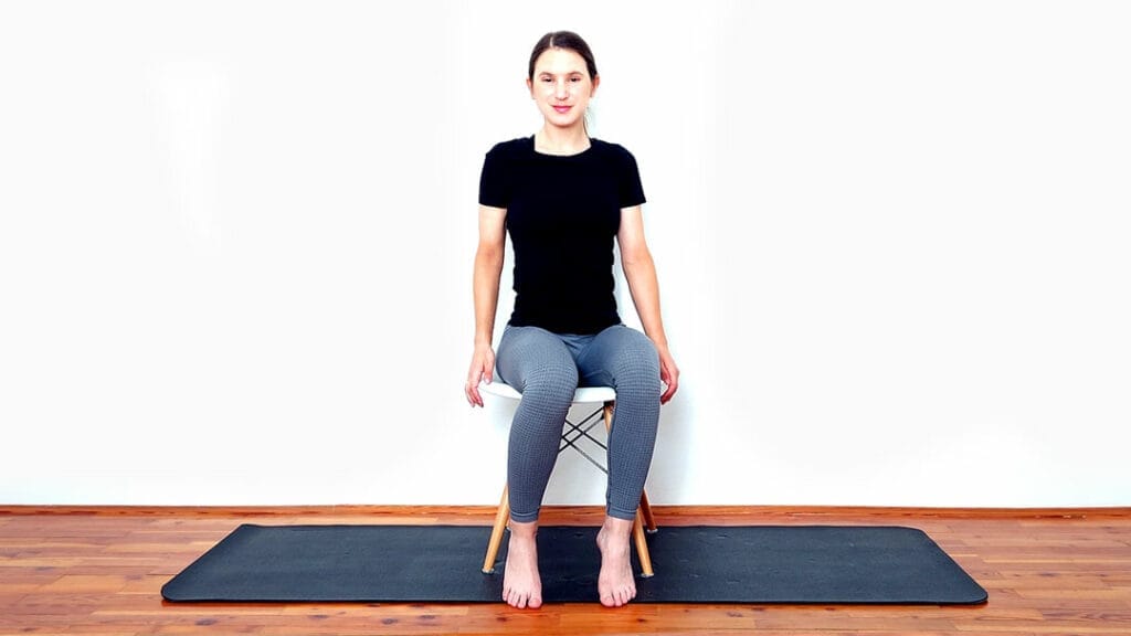 Rotacija trupa v sedečem položaju korak 1